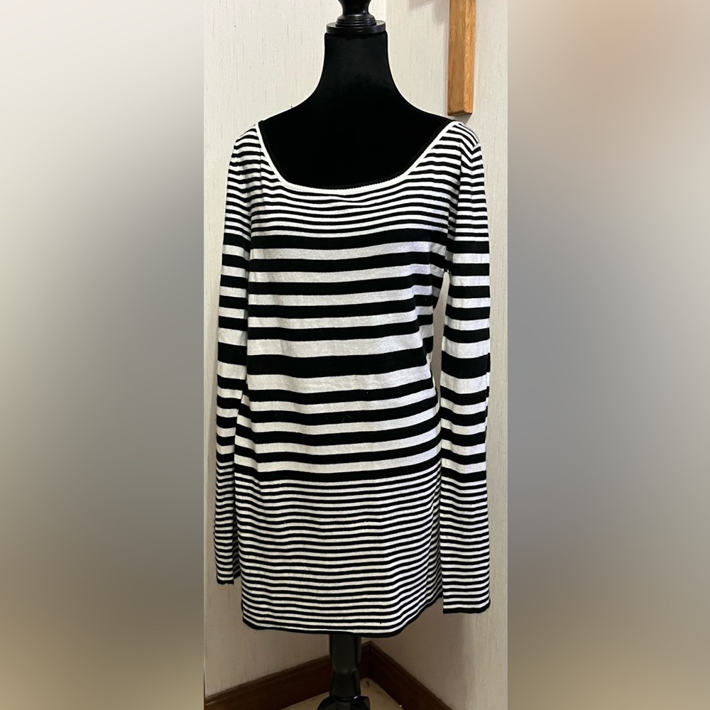 Black and white striped  sweater/tunic by Bongo XL fits like a large